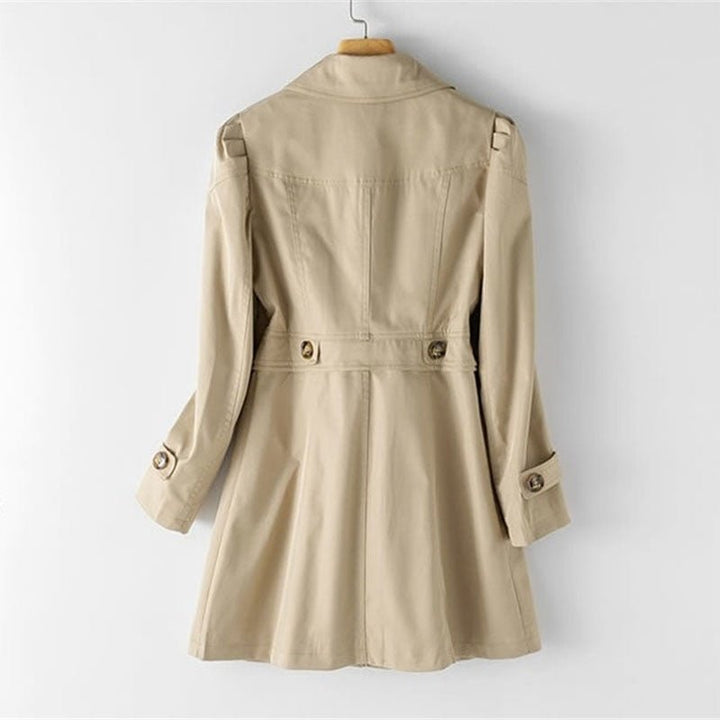 Dam lätt trenchcoat i tidlös design för alla tillfällen