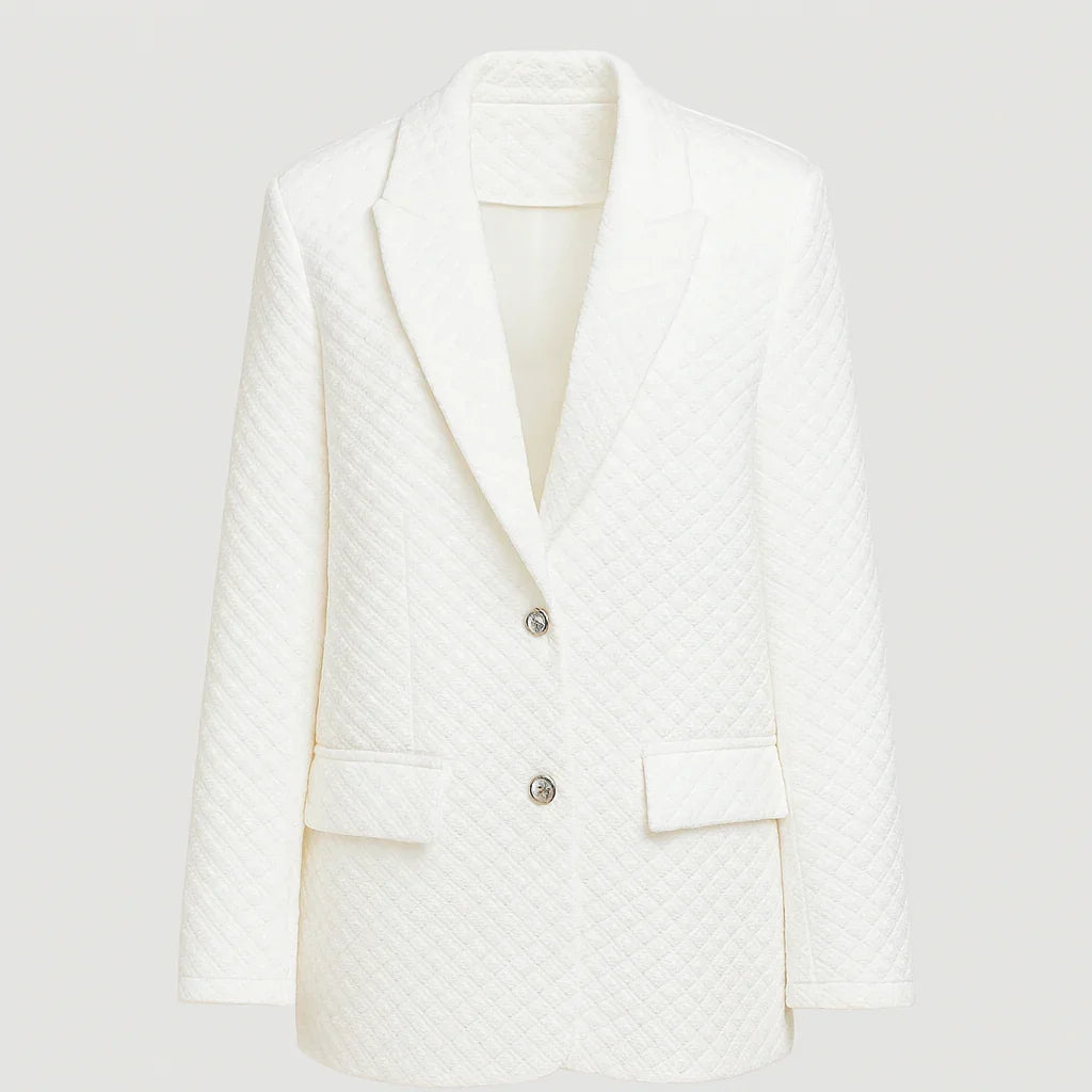 Vit texturerad kavaj med quiltat tyg och två knappar fram