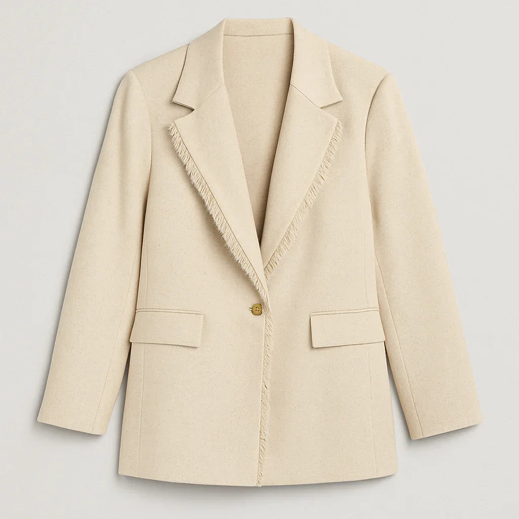 Beige kavaj med fransad revers och enkelknappsstängning