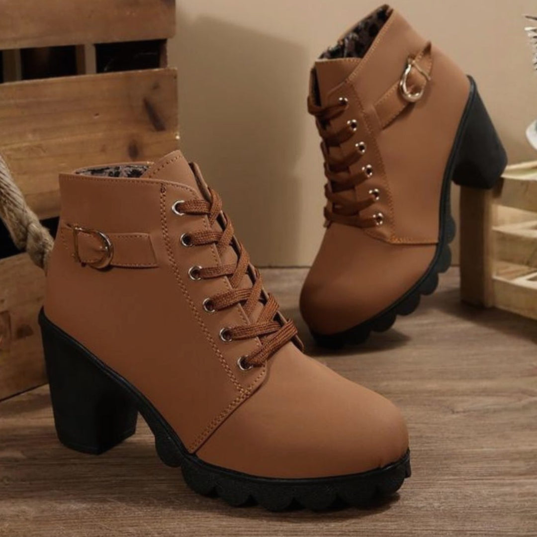 Dam med snörning ankelboots med blockklack och profil sula