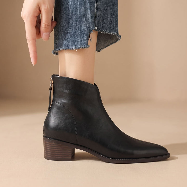 Dam ankelboots spetsig chelseaboots asymmetrisk skaft blockklack